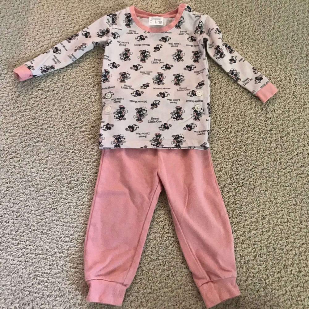Uniqlo baby Minnie Mouse pajamas